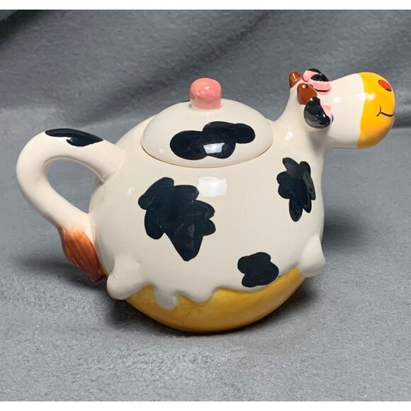 Rafaello Italy Style Cow Shaped Ceramic Teapot with Lid - Picture 3 of 10